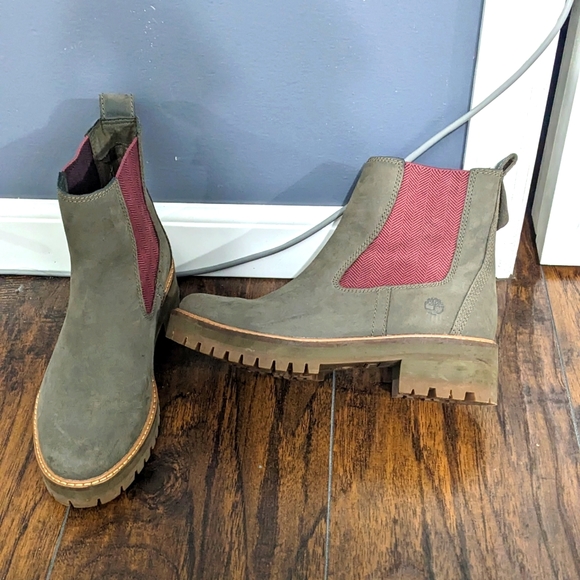 Timberland Courmayeur Valley Women's Chelsea Boots - like new! - Picture 5 of 6
